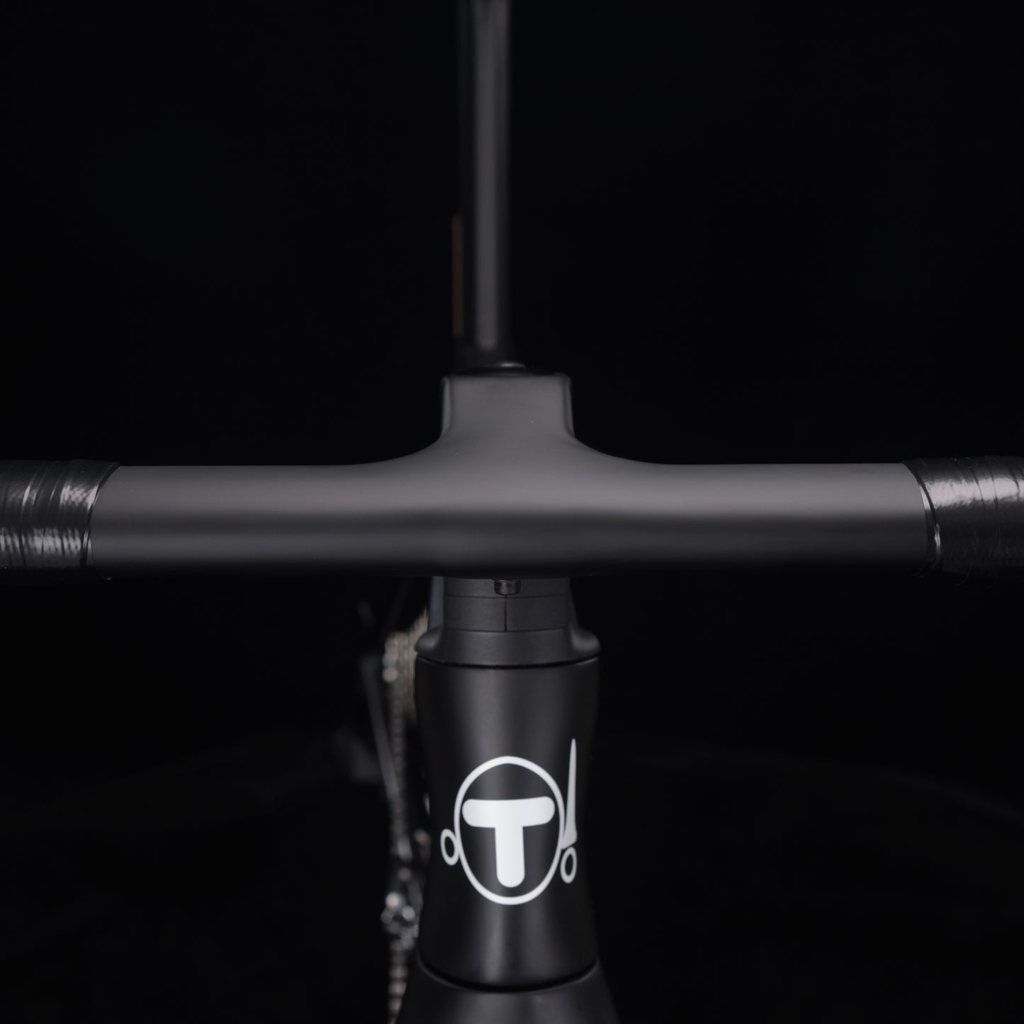 Full internal cable routing design